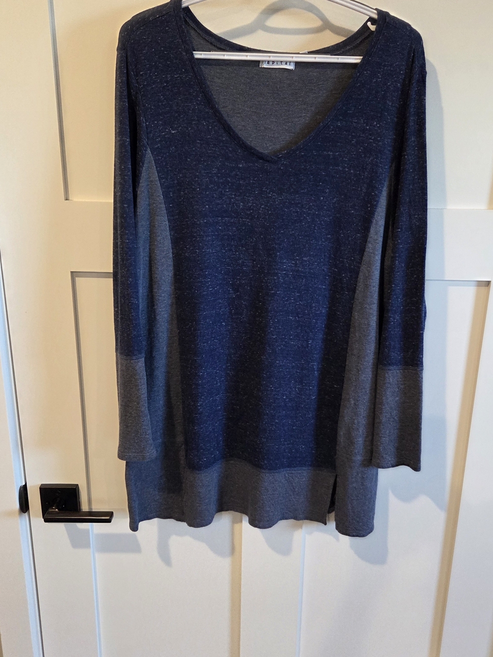 Habitat Two-Tone Navy & Charcoal V-Neck Knit Tunic Large